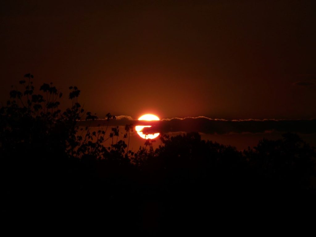 a photo of a sunrise 